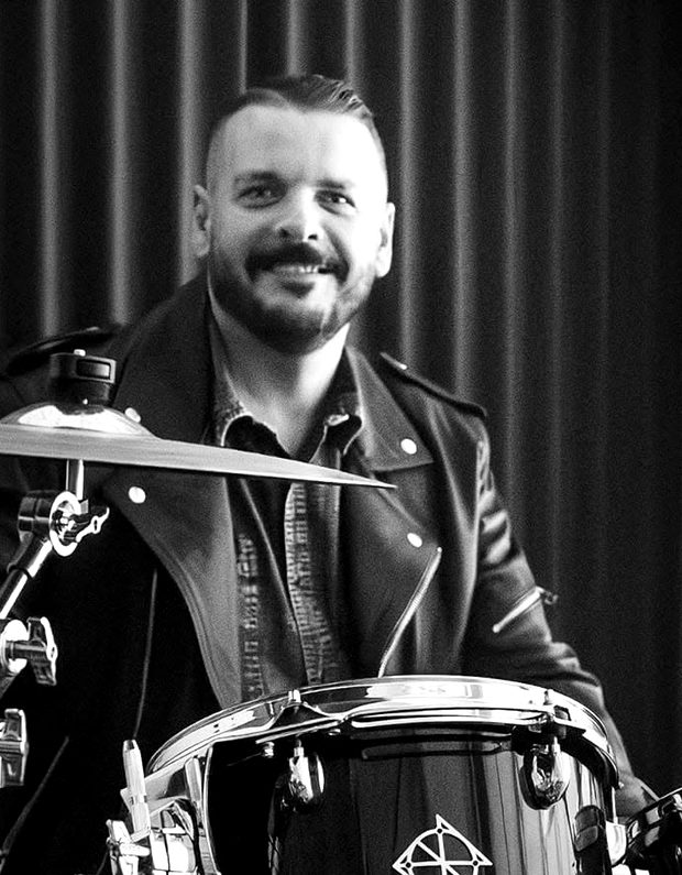 Marcin „Korek” Korytkowski za perkusją
